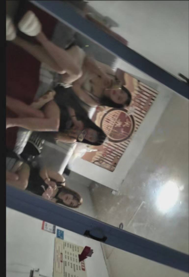 万寿商业街区俗称h巷，内街中间